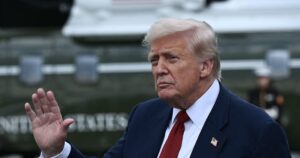 Trump Arma Tensão: Ameaça Tarifa à Índia com Compra de Petróleo Russo!