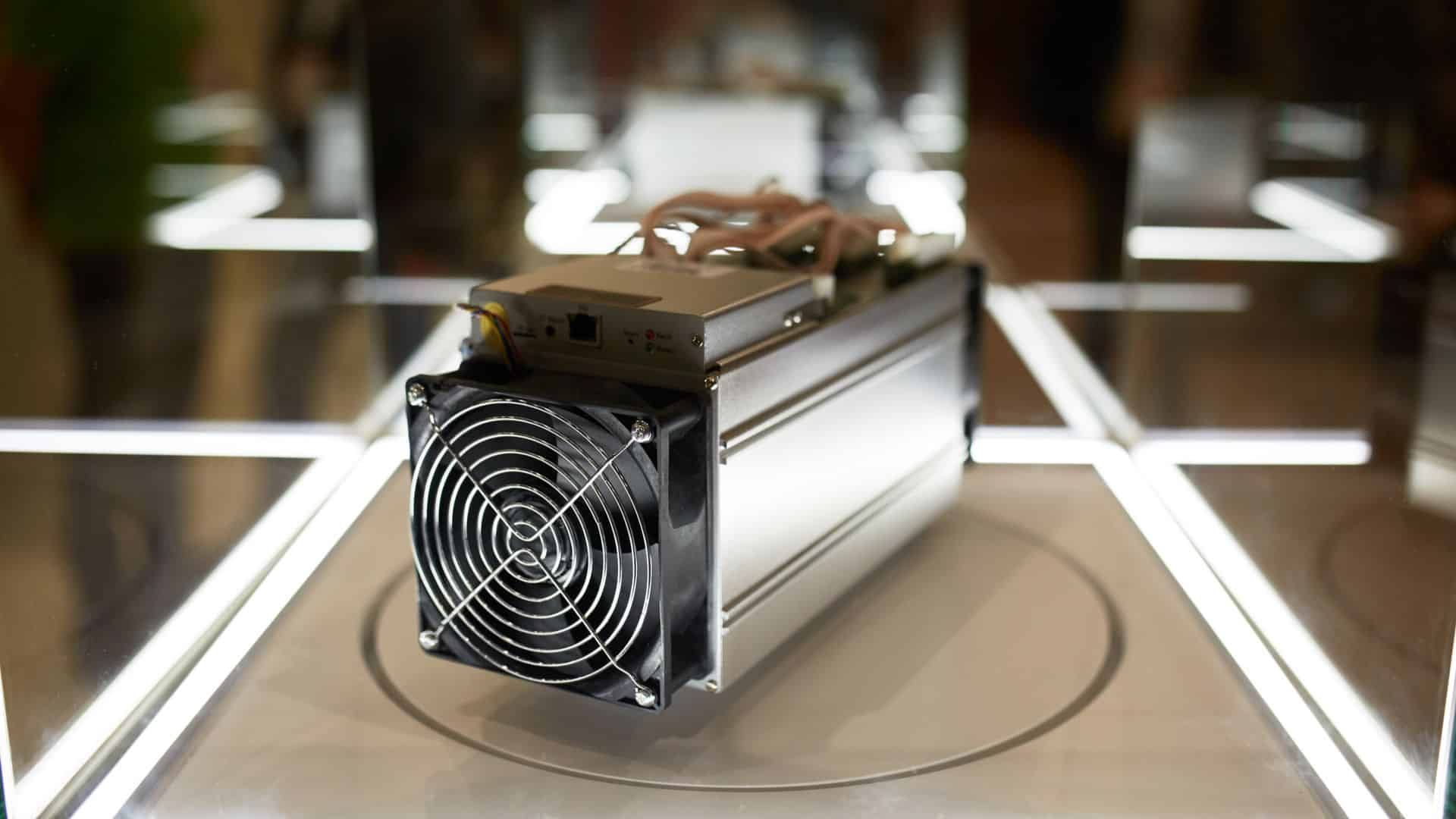 Maquina de mineracao de bitcoin em destaque