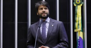 Reforma Administrativa em Jogo: Coordenador Almeja Reunião Urgente com Lula e Aponta 80% de Alinhamento no Pacote!