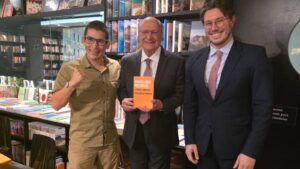 Vice-Presidente do Brasil Exibe Livro de Bitcoin em Evento Impactante com Renato Trezoitão!