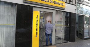 BB Acusa Eduardo Bolsonaro de Fake News e Clama à AGU por Ação Urgente contra Corrida Bancária!