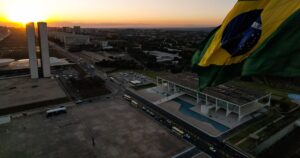 Reformas Urgentes: Contextos Desafiadores Atrasam o País!