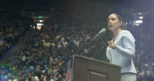 Ocasio-Cortez Exige Respostas de Trump Sobre Tarifa Impactante ao Brasil!