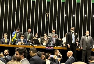 Decisão Bombástica: 5 Deputados Afastados por 6 Meses Após Motim!
