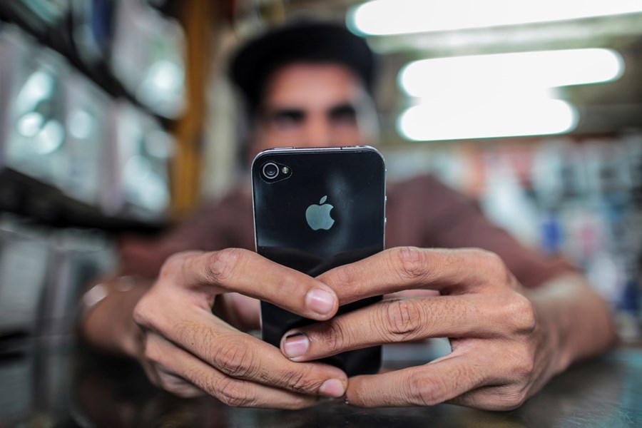 iphone da apple bloomberg