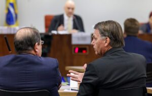Bolsonaro em julgamento, Brasil em crise e EUA em alerta: os choques desta 3ª!