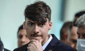 Jair Renan Bolsonaro: Projeto Anti-Doutrinação Ideológica Fracassa!