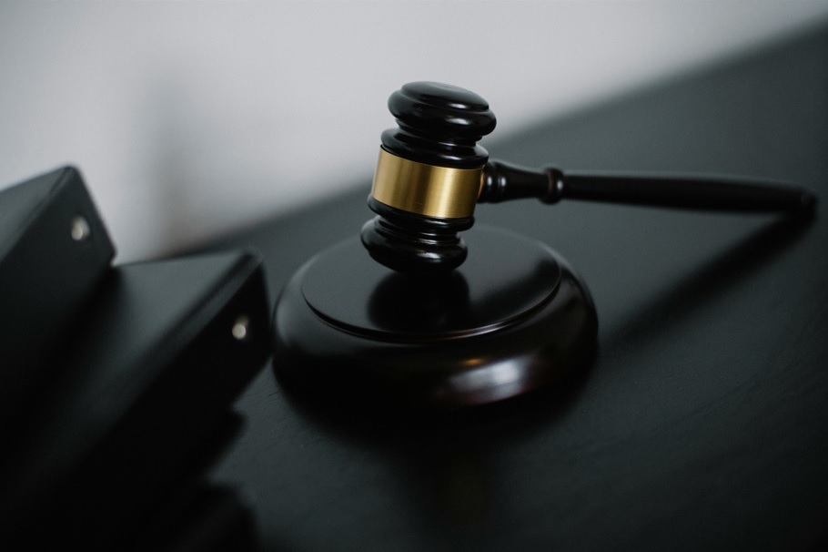 Justiça Choca: União Poliafetiva de 35 Anos Garante Pensão Dividida entre Mulheres em SC! 1 justica advocacia
