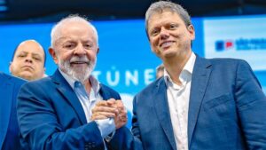 Tarcísio assume a dianteira e Lula despenca na corrida para 2026, aponta AtlasIntel!