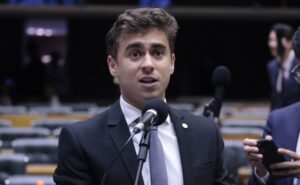 Nikolas Ferreira promete impeachment de Alcolumbre após recusa a Moraes!
