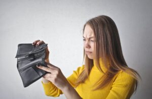 Jovens Livram-se de R$ 1,5 Milhão em Dívidas: Descubra as Armadilhas a Evitar!