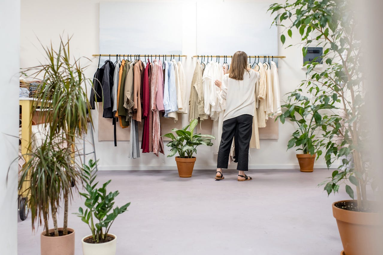 Frio e Vendas Explosivas: O Impacto das Blusinhas nas Lojas de Moda! 1 pexels kseniachernaya 3965548 1
