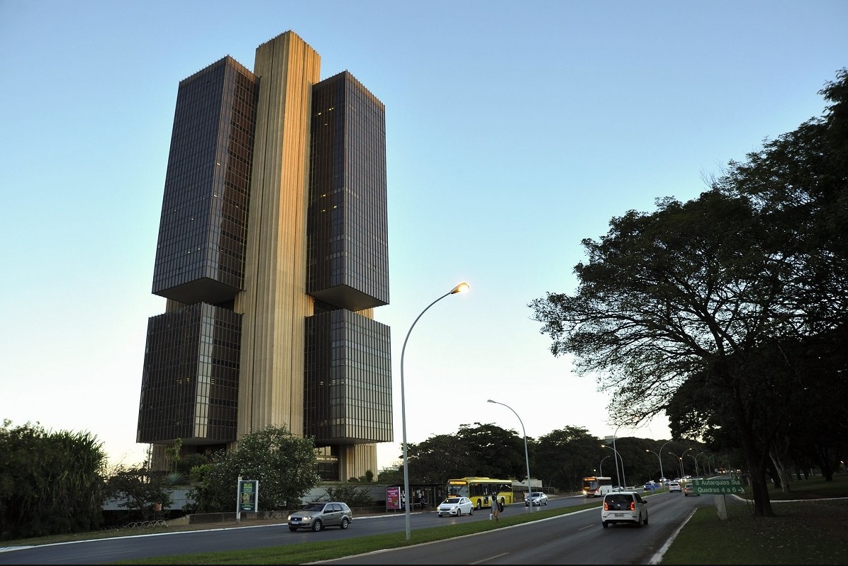 Banco Central Soa Alarme: Novo Ataque Hacker aos Bancos em Vista! 1 predio bcb