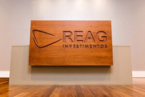 Reag Investimentos em Negociações Bombásticas: Controle à Venda para Galapagos Capital!