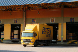 Correios Retornam Galpão do FII TRBL11; Rio Bravo à Beira de Multa por Rescisão!