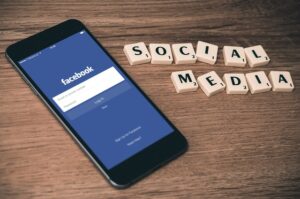Facebook Sob Cerco: Justiça Vetou Uso de Criança Influencer sem Liberte!