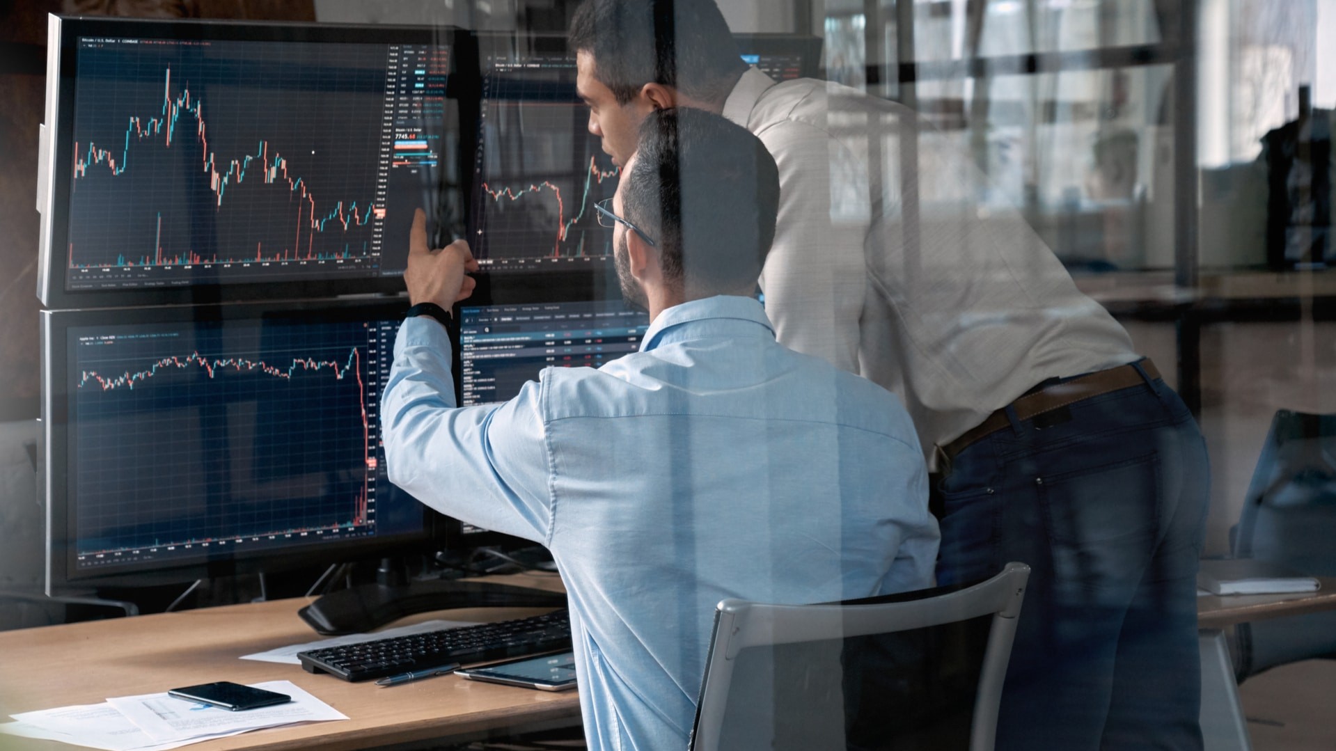 30 Sinais Alarmantes: Não Venda Seu Bitcoin Agora! 1 traders bitcoin