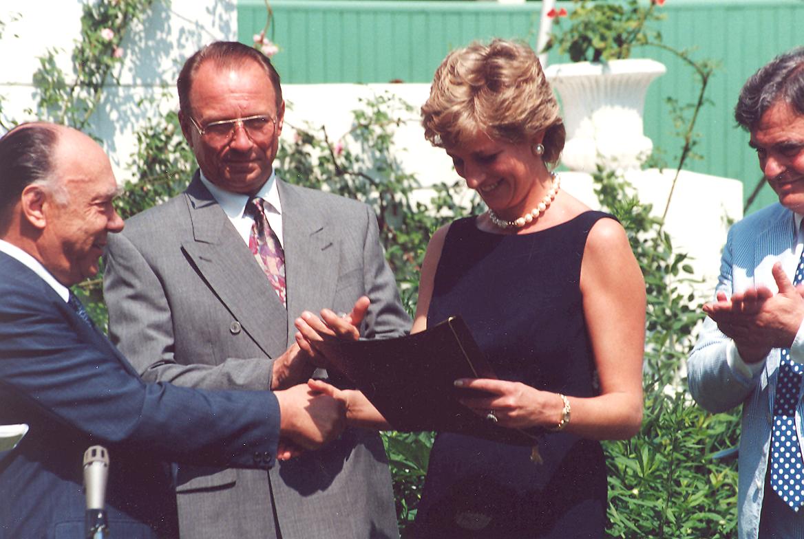 Segredos da Princesa Diana: Cápsula do Tempo Revelada após Décadas! 1 Международная Леонардо премия 19
