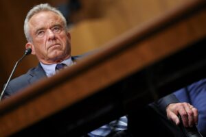 Trump faz aliança surpreendente com Kennedy sobre vacinas: risco à vista!