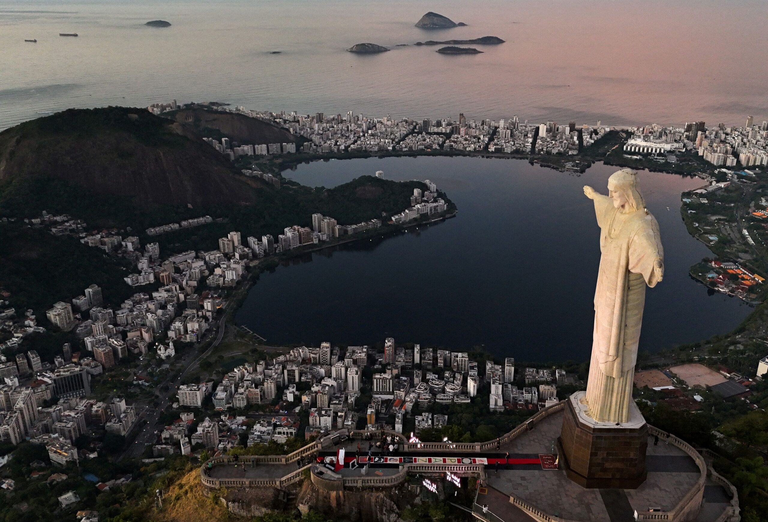 Estrangeiros no Rio: Cashback do ICMS é a Nova Sensação! 1 2025 09 02T234928Z 1 LYNXMPEL8115Y RTROPTP 4 BRAZIL RELIGION CORPUS CHRISTI scaled