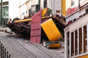 Cabo Defeituoso: Trágico Acidente no Elevador da Glória Choca Lisboa!