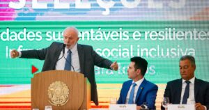 “Lula Clama: PAC é a Revolução da Administração Pública no Brasil!”