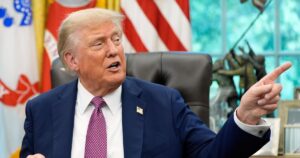 Trump provoca alvoroço: “Nações com turbinas eólicas estão fadadas à morte!”