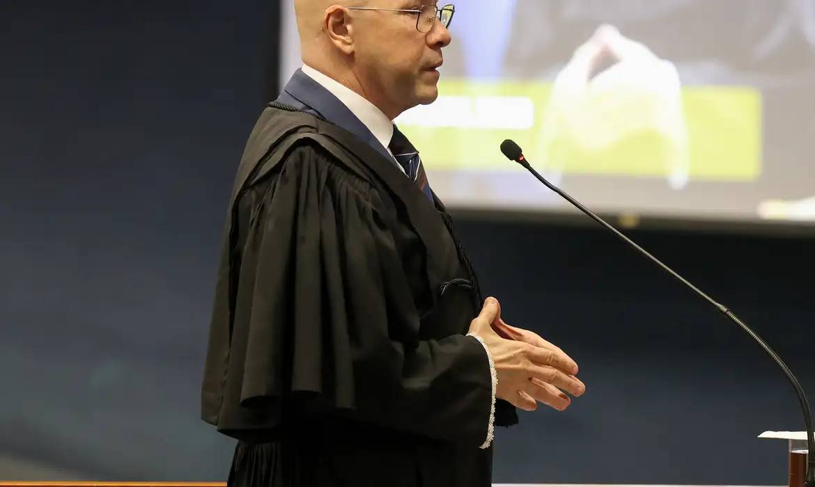 Defesa afirma: Ex-comandante desafia a Marinha a se envolver no golpe! 1 54761703903 61e47da42c o.webp
