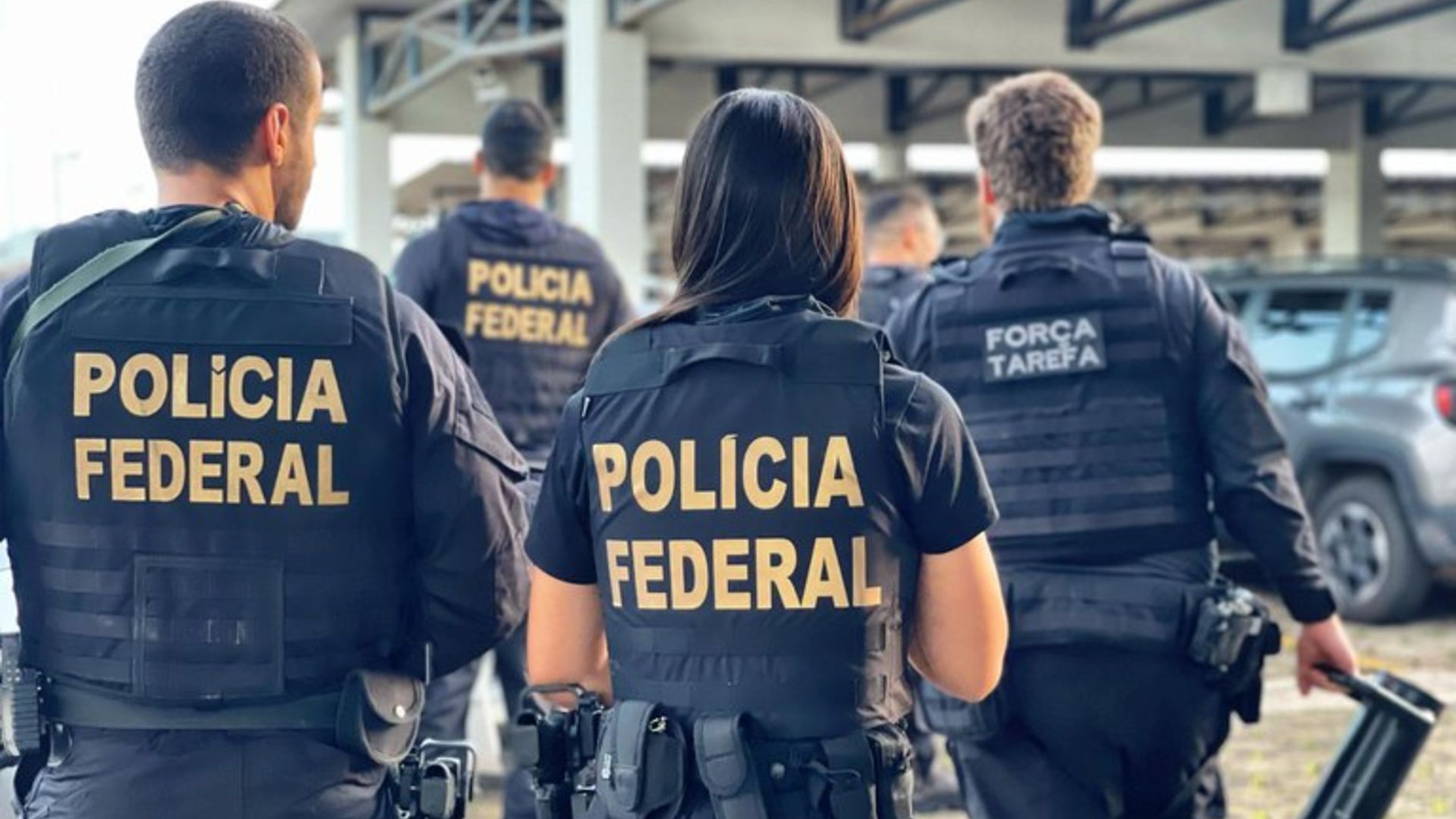 Agentes da PF em operacao