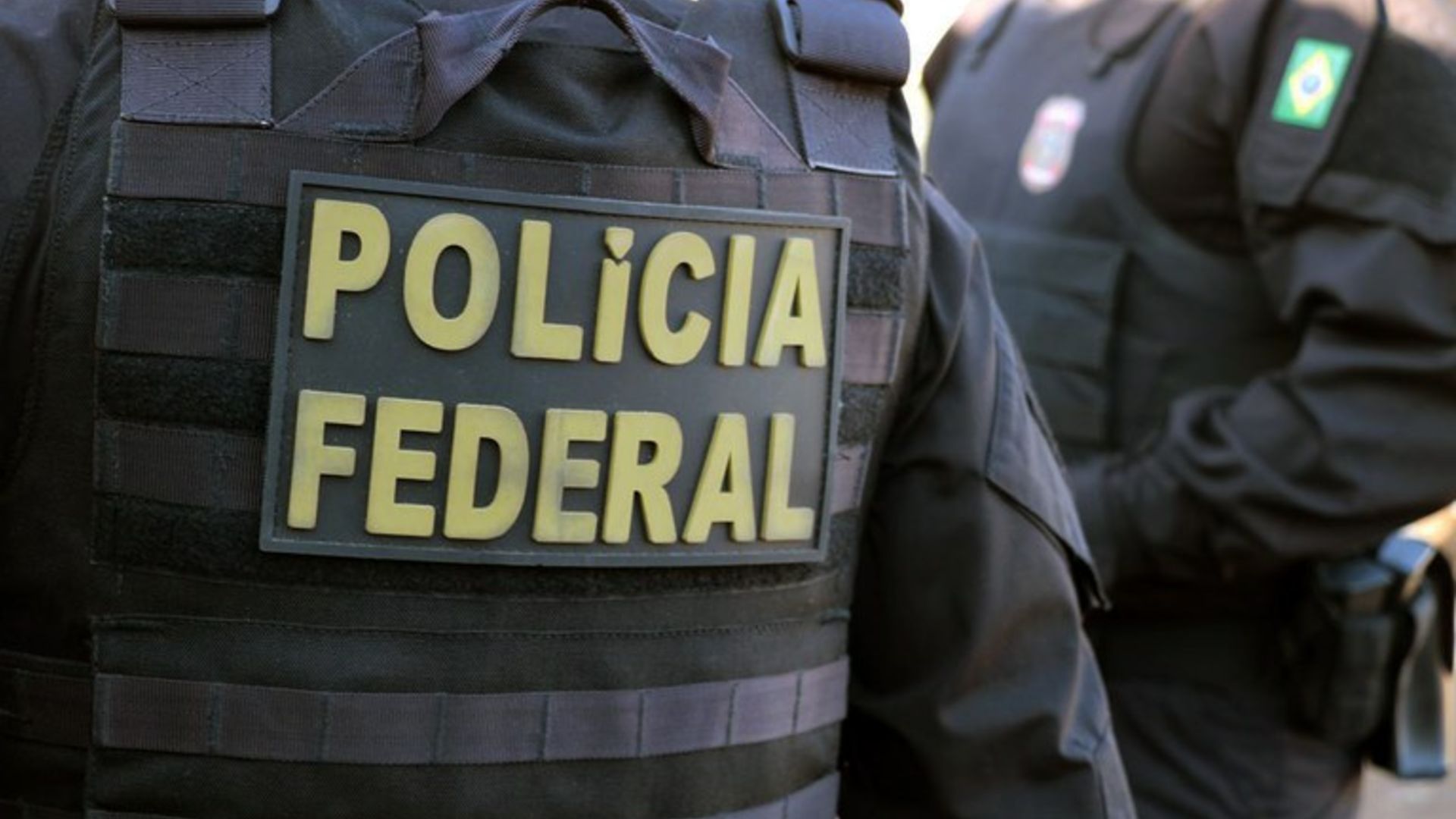 PF Desmantela Rede Hacker com Apreensão Chocante de Criptomoedas! 1 Agentes da PF em operacao