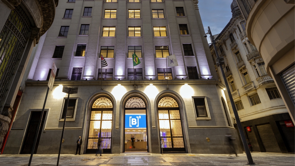 B3 B3SA3 operadora da bolsa brasileira acoes mercados Ibovespa renda variavel