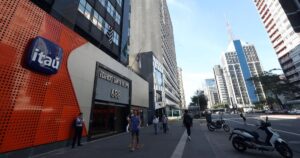 Itaú Chocante: Mil Funcionários Cortados por Baixa Performance no Home Office!
