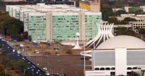 Crise à Vista: Brasil Rumo a Gastos Históricos de R$ 1,7 Tri com Servidores em 2025!