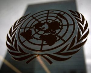 Cortes nos EUA colocam em risco as missões de paz da ONU, adverte porta-voz!