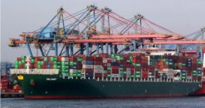 Brasil: 13 vezes mais empresas importando da China do que exportando!