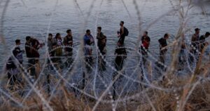 Impacto Surpreendente: 1,2 Milhão de Imigrantes Deixaram o Mercado de Trabalho Durante Era Trump!