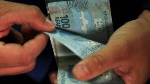 PEC Explosiva contra Drex: 180 Deputados Aceleram o Fim do Dinheiro!