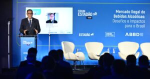 A indústria clandestina de bebidas fatura R$ 55 bilhões com fraudes alarmantes!