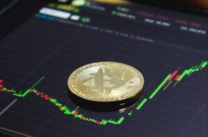 Bitcoin surpreende e começa a semana disparando!