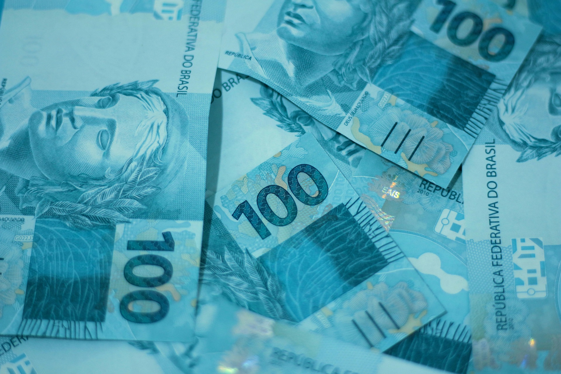 Stablecoins Sacodem o Mercado da Dívida Pública: EUA, China e Brasil em Alerta! 1 cem reais dinheiro