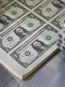 Urgente: Tesouro Revela Captação Estrondosa de US$ 2,5 Bilhões no Exterior para o Global 2056!