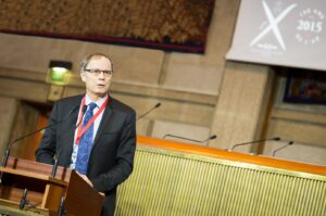 Alerta: Nobel de Economia Soa o Sinal Vermelho para o Futuro das Stablecoins!
