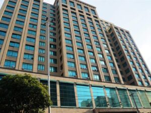 Aposentada Envolvida em Megaescândalo Financeiro Recebe Tornozeleira!