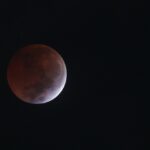 Astrônomos Revelam a Surpreendente “Quase-Lua” que Acompanha a Terra há Seis Décadas! 2 2025 03 14T081631Z 1609288822 RC2UCDARACSC RTRMADP 3 LUNAR ECLIPSE BRAZIL