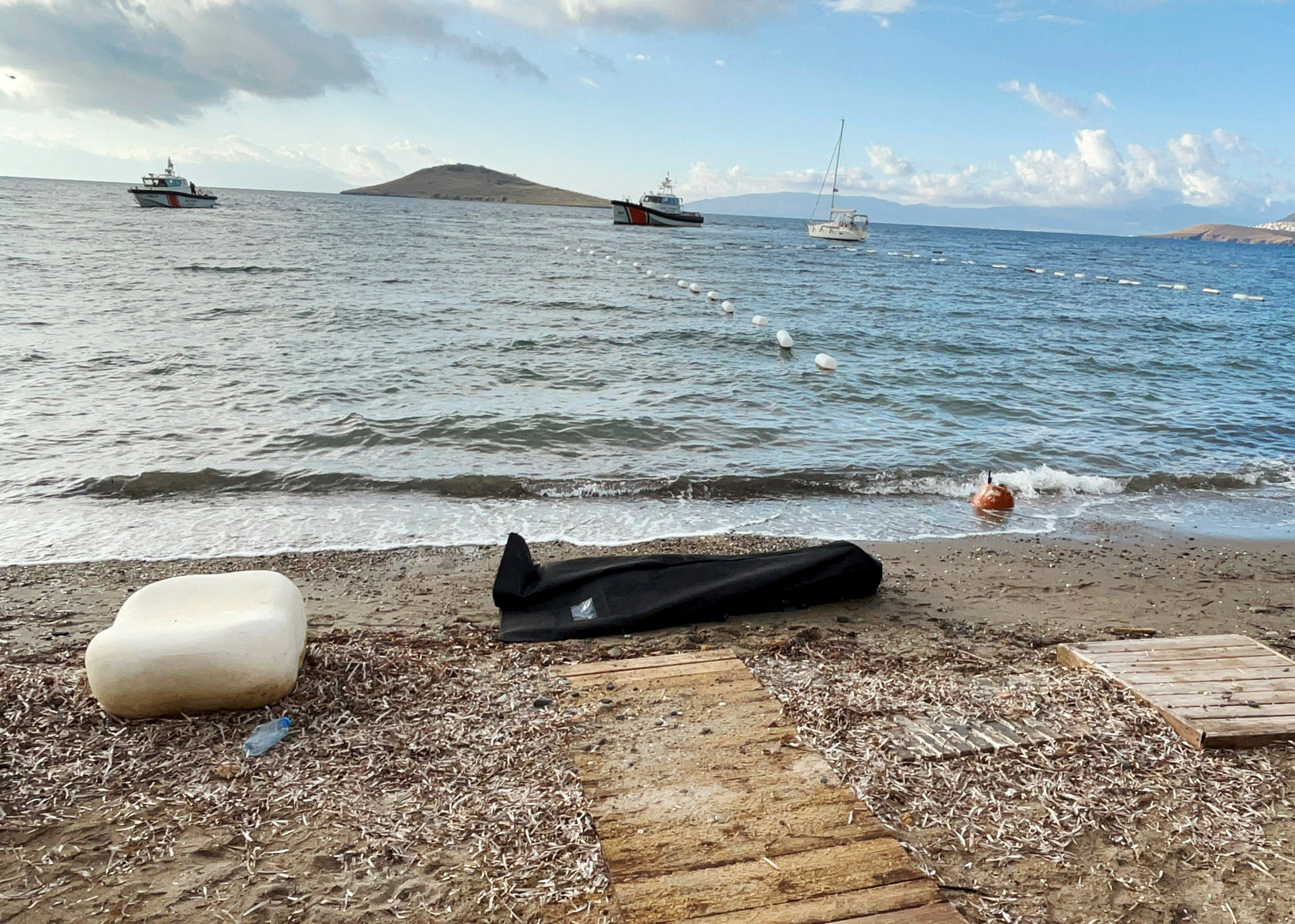 Tragédia no Mar: 14 Vidas Perdidas em Naufrágio de Imigrantes na Turquia! 1 2025 10 24T141741Z 1 LYNXMPEL9N0RD RTROPTP 4 EUROPE MIGRATION TURKEY