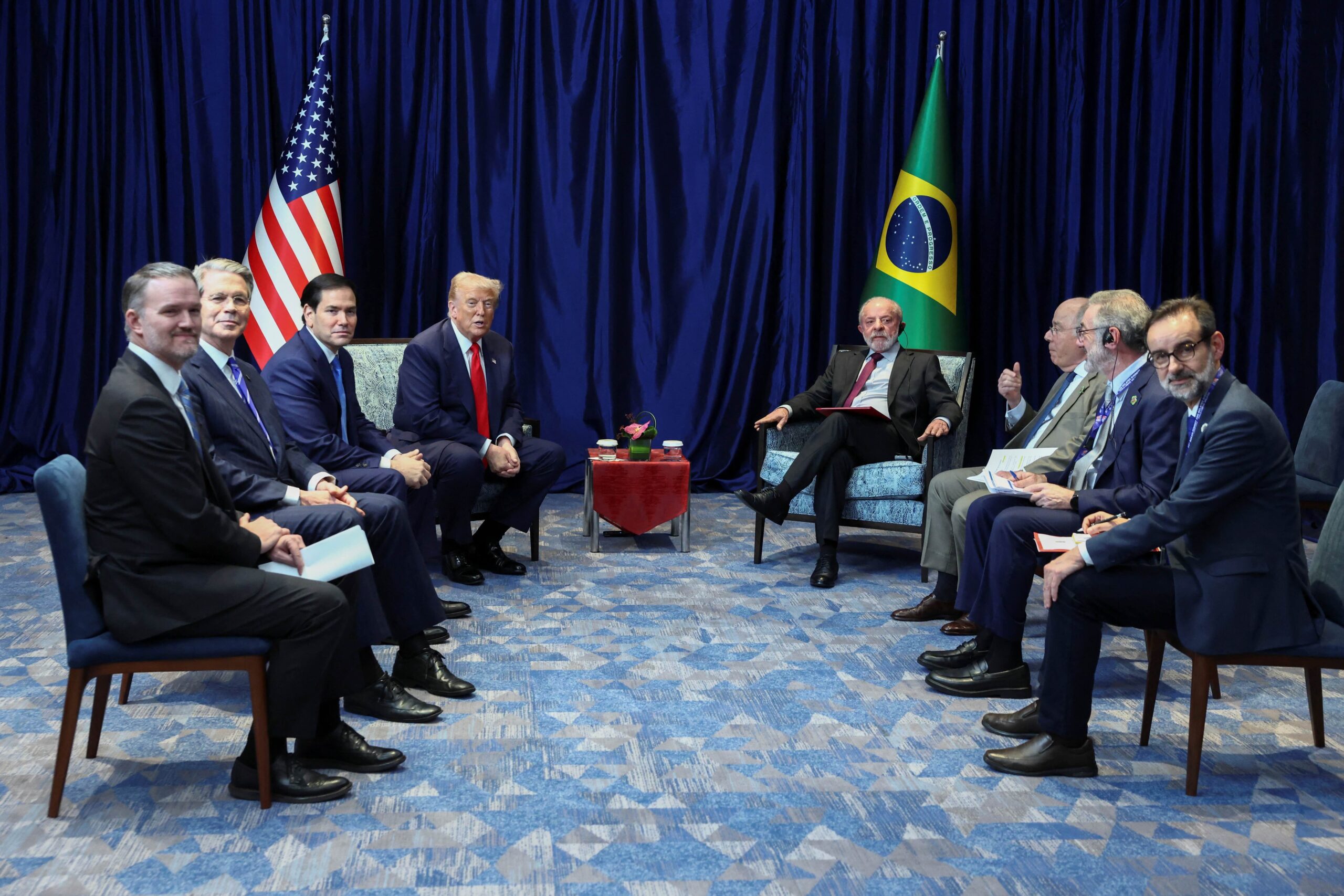 Brasil e EUA: Aguarde, Negociações de Tarifas Atrasadas! 2 2025 10 26T080451Z 805751382 RC2KJHA2GNTY RTRMADP 3 ASEAN SUMMIT scaled
