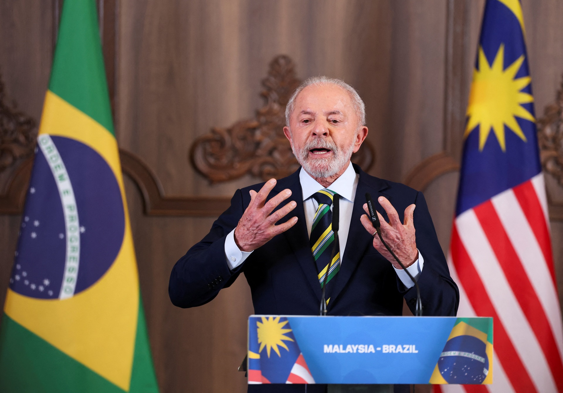 Deixe-me Pisar em Solo Brasileiro Primeiro! 2 2025 10 27T032833Z 661243215 RC23KHACAEXT RTRMADP 3 ASEAN SUMMIT BRAZIL