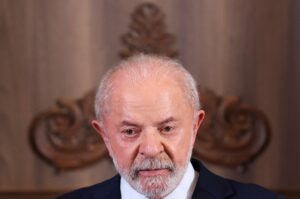 Lula Retorna: Decisões Cruciais sobre Sucessor de Barroso e Isenção do IR à Vista!