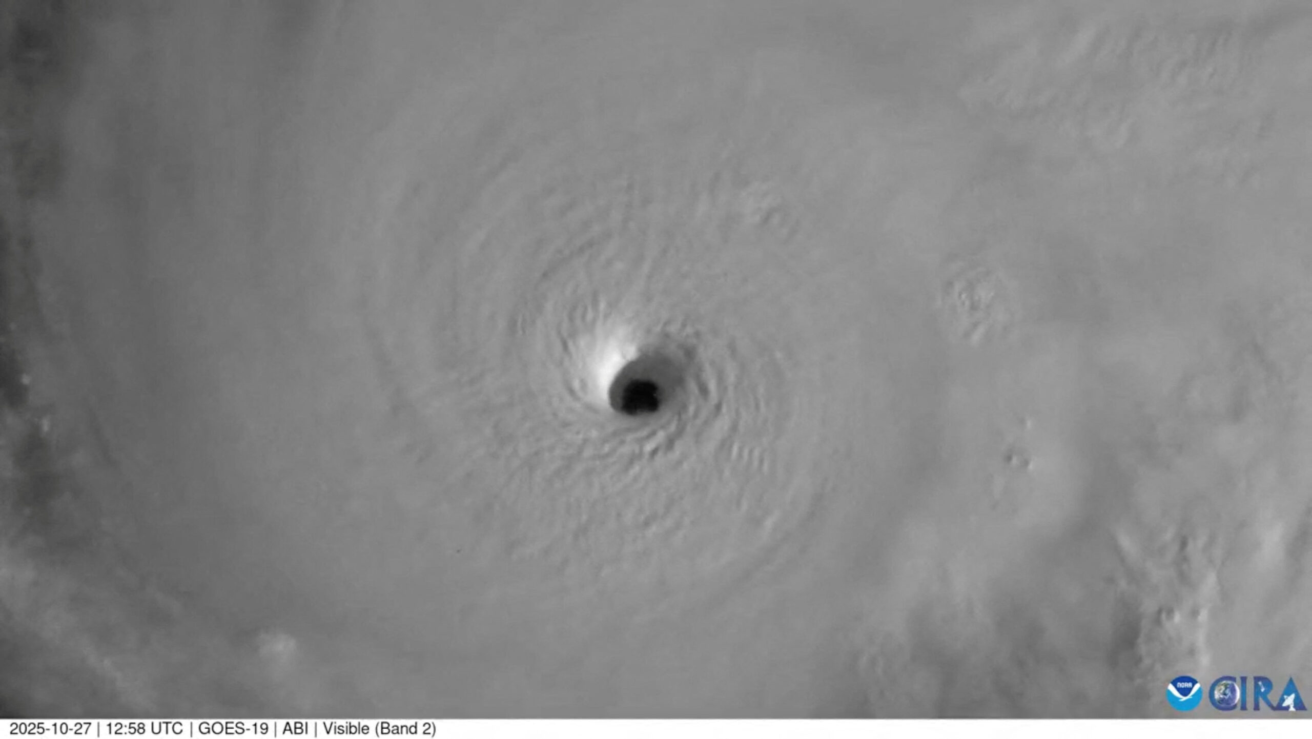 Furacão Melissa: A Tempestade Mais Devastadora do Planeta em 2025! 2 2025 10 27T175447Z 2142029789 RC2HKHACG71F RTRMADP 3 STORM MELISSA scaled