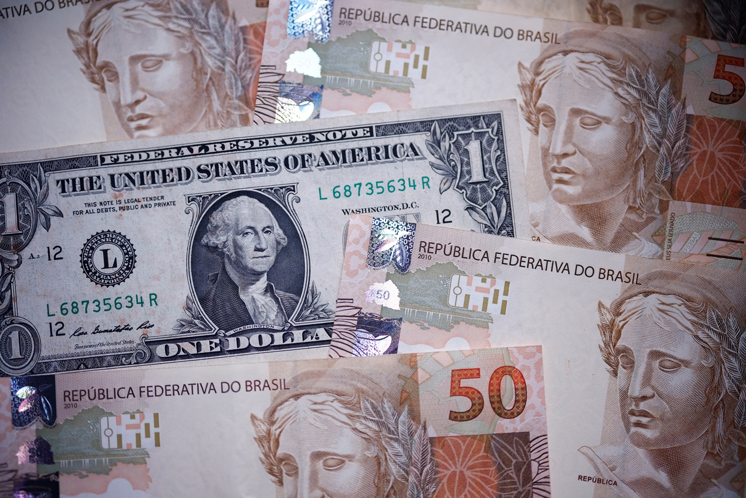 Banco Central dá o sinal verde: leilões de swap cambial começam em novembro! 1 2025 10 27T215425Z 1 LYNXMPEL9Q0VS RTROPTP 4 BRAZIL ECONOMY